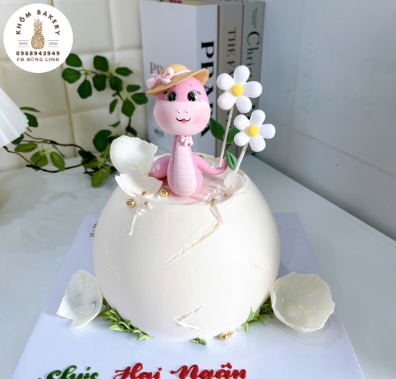 Bánh kem trứng nở ra tuổi tỵ hot 2026