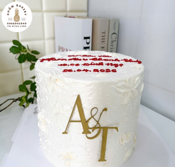 Mẫu bánh kem cao cấp tone trắng 