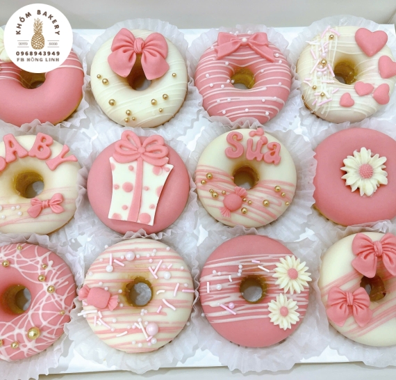 Bánh donut  dành cho bé gái tone hồng hot hiện nay (sét 12 cái)