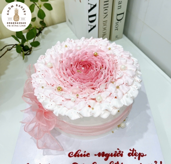 Bánh kem tạo hình bông hoa hồng đẹp 