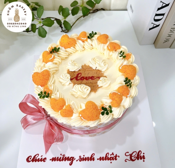 Bánh bông lan trứng muối sinh nhật tặng chị 