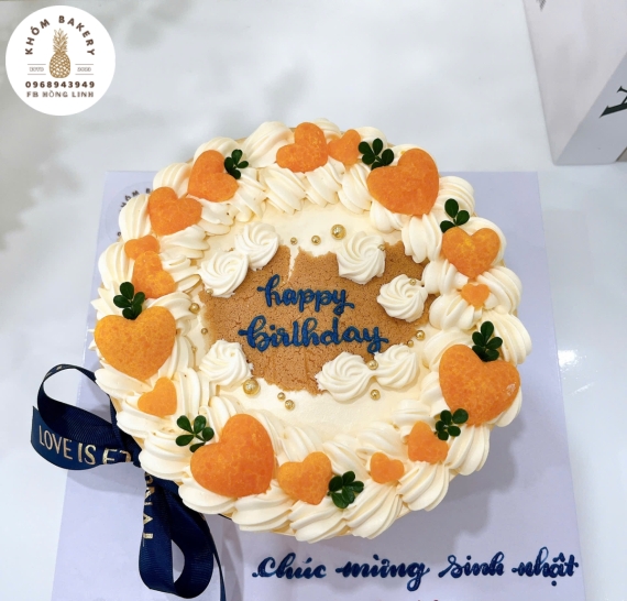 Bánh bông lan trứng muối sinh nhật bạn thân