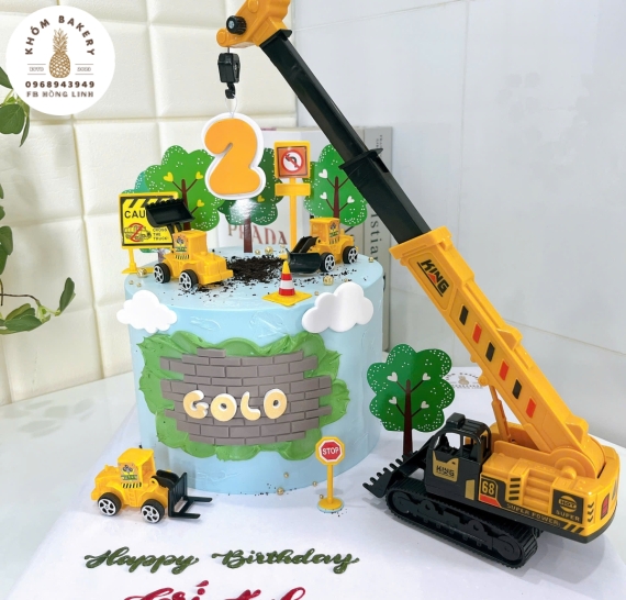 Bánh kem dành tặng cho bé trai yêu thích xe công trình lên 2 tuổi 