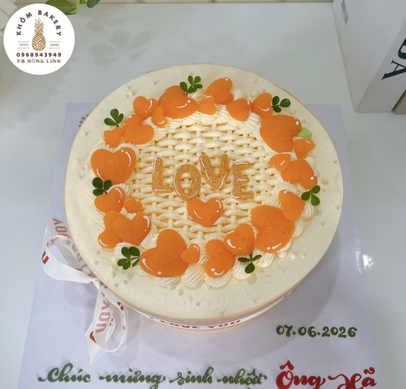 Bánh bông lan trứng muối sinh nhật tặng ông xã 