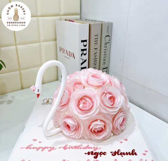 Bánh kem giấy gạo tạo hình thiên nga tone hồng