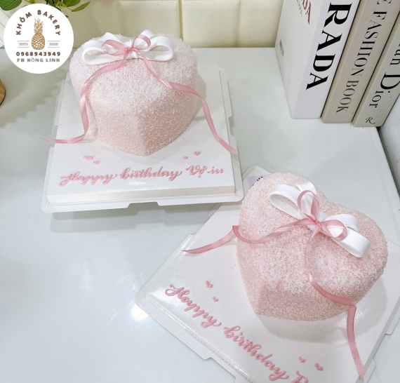 Bánh kem tặng nữ hình trái tim 