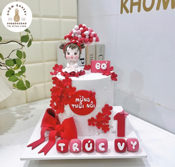 Bánh kem thôi nôi dành cho bé gái tone đỏ 