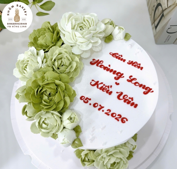Mẫu bánh kem cưới tone trắng kết hợp xanh