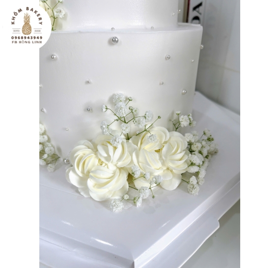 Mẫu bánh kem cưới đẹp cao cấp 2 tầng tone trắng 