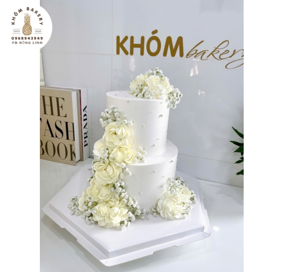 Mẫu bánh kem cưới đẹp cao cấp 2 tầng tone trắng 