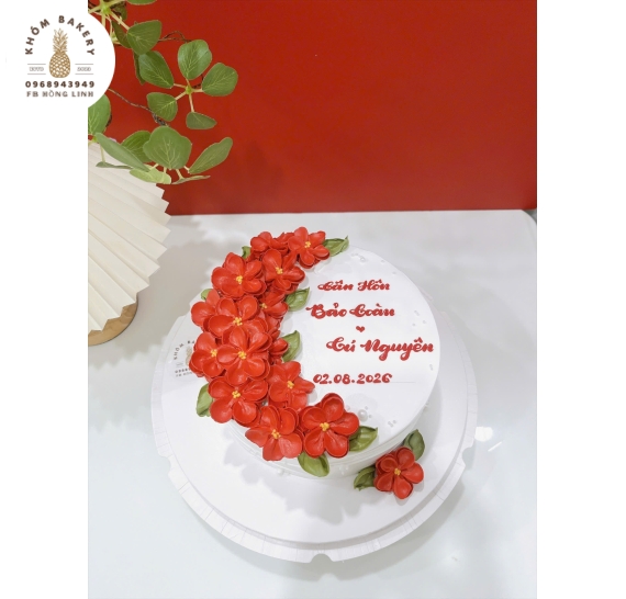 Mẫu bánh tone đỏ luôn hot tại Khóm 
