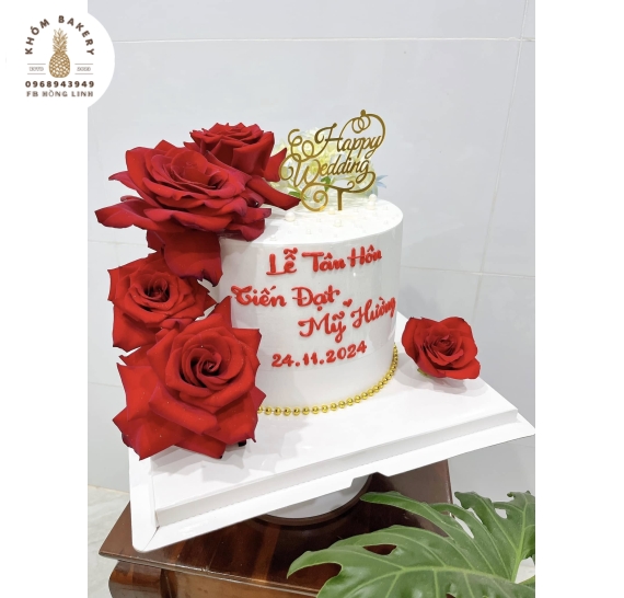 Bánh Kem Cưới Hoa Hồng Nổi - Sang Chảnh & Quyến Rũ