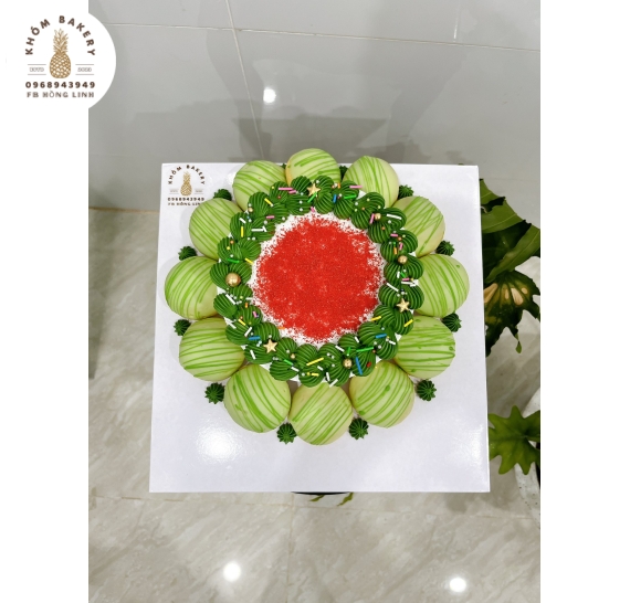 Bánh su kem Singapore sinh nhật con tone màu xanh kèm bánh kem