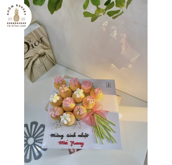 Bánh su kem Singapore sinh nhật tạo thành bó hoa sinh 