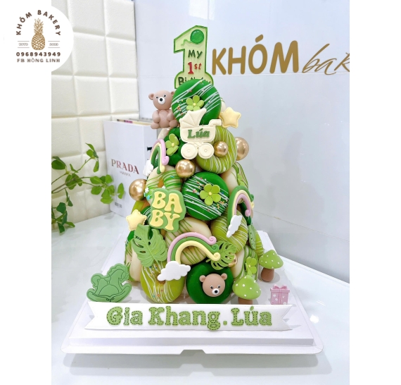 Tháp Bánh donut mừng bé lên 1 tuổi tone xanh