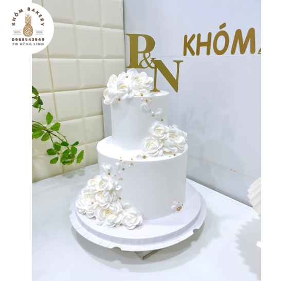 Bánh Kem Cưới làm theo yêu cầu tone trắng bắt hoa cưc sang trọng