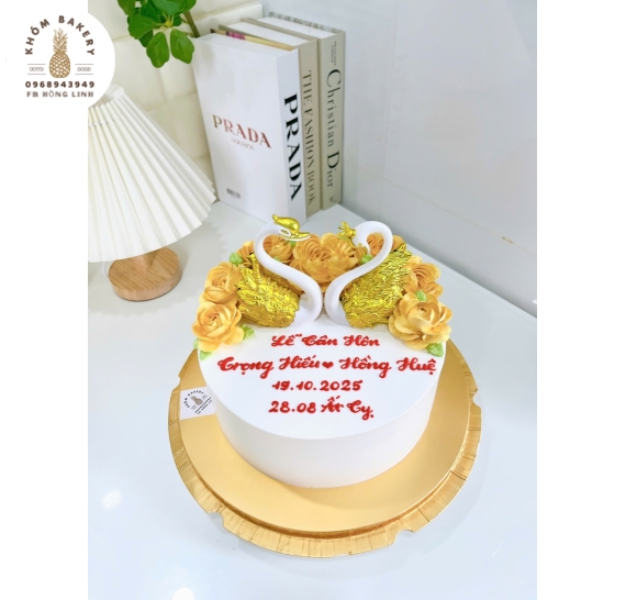 Bánh Kem Cưới màu vàng đồng đôi chim uyên ương