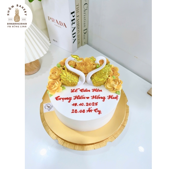 Bánh Kem Cưới màu vàng đồng đôi chim uyên ương