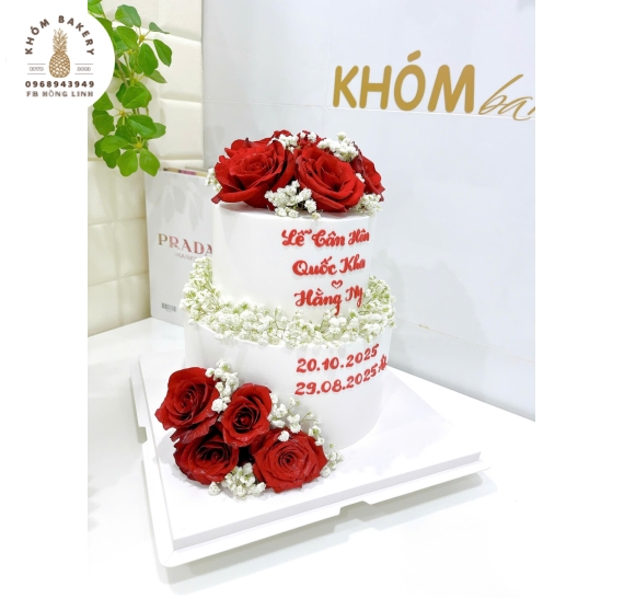 Bánh Kem Cưới 2 tầng tone trắng trang trí hoa hồng đỏ