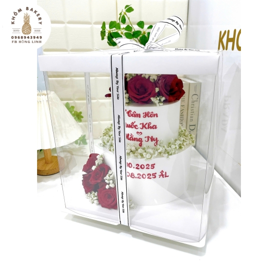Bánh Kem Cưới 2 tầng tone trắng trang trí hoa hồng đỏ