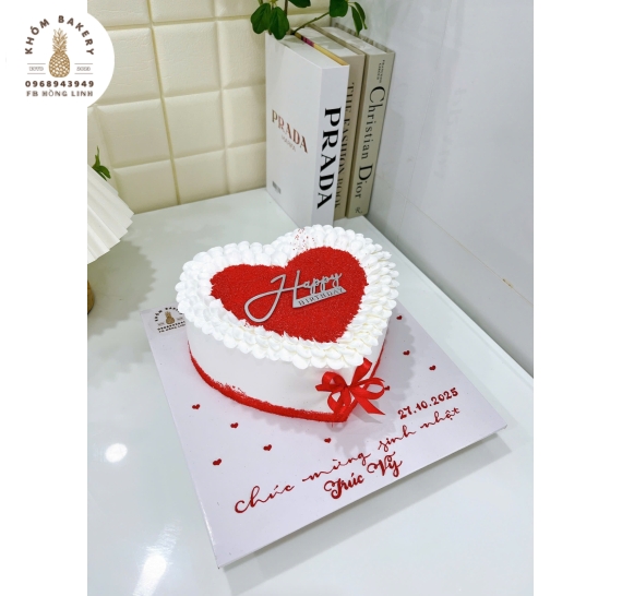 Bánh kem dành cho nữ trái tim tone đỏ 