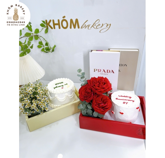 Sét bánh và hoa tặng ngày lễ Tại Khóm Bakery