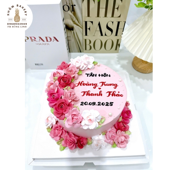 Bánh Kem Cưới làm theo yêu cầu tone hồng-bánh kem ngon tân an long an