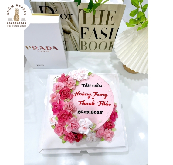 Bánh Kem Cưới làm theo yêu cầu tone hồng-bánh kem ngon tân an long an