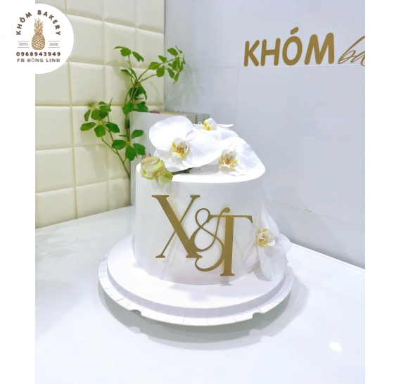 Bánh kem cưới tone trắng đám cưới hoa lan 