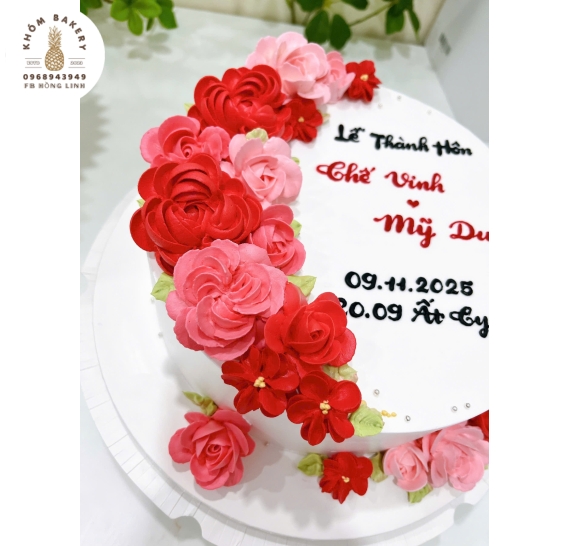 Bánh kem cưới tone đỏ làm theo yêu cầu tại Khóm Bakery