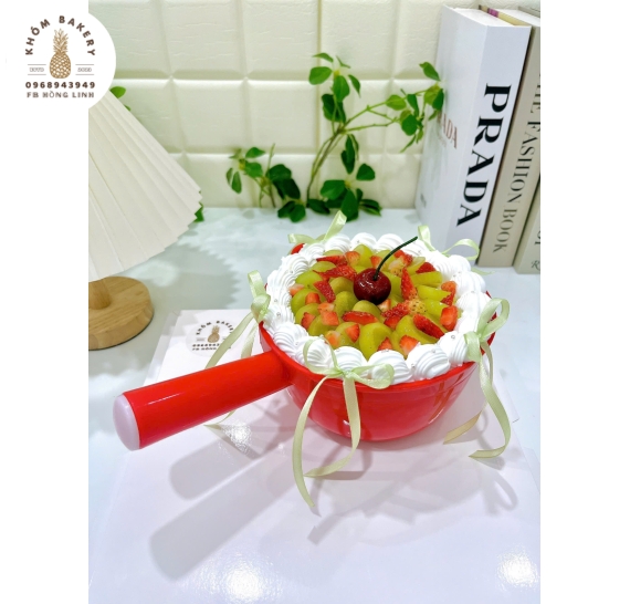 Bánh kem Ca múc nước trend hot 2025