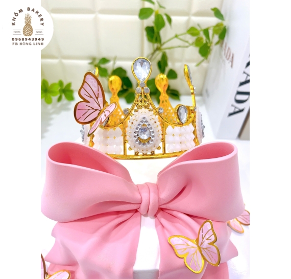 Bánh kem bắp mừng tạo hình nơ lớn xinh tặng nữ