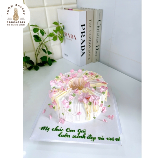 Bánh kem hoa dành cho nữ hoa nhí xinh