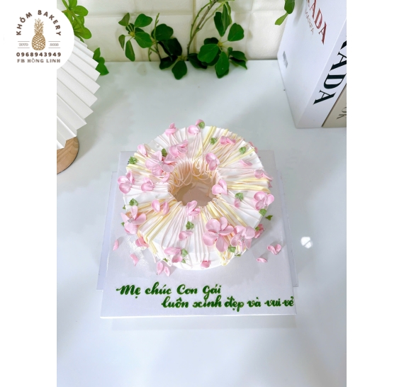 Bánh kem hoa dành cho nữ hoa nhí xinh