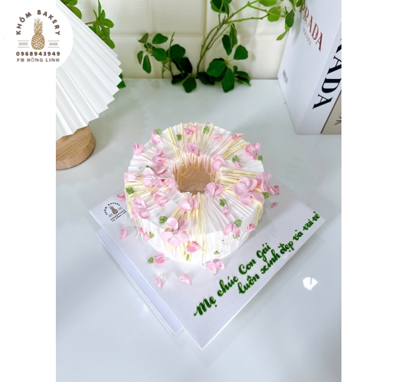 Bánh kem hoa dành cho nữ hoa nhí xinh