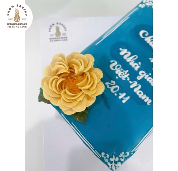 Bánh kem tạo hình quyển sách tặng 20/11