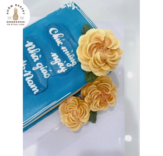 Bánh kem tạo hình quyển sách tặng 20/11
