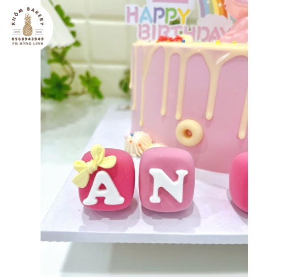 Bánh Kem đầy tháng dành cho bé gái tone hồng
