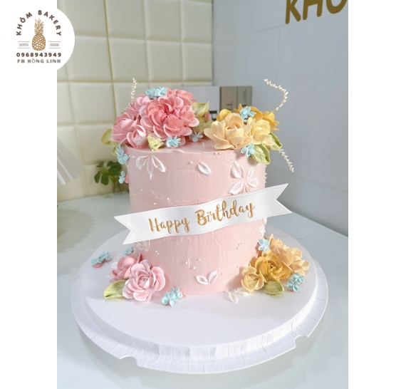 Bánh kem tạo hình bông hoa tone hồng mẫu mới đẹp 2025