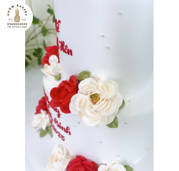 Bánh kem cưới hiện đại năm 2025