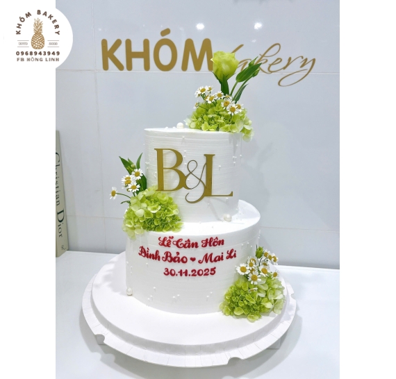Bánh kem cưới hiện đại năm 2025 phụ kiện hoa tươi cẩm tú 
