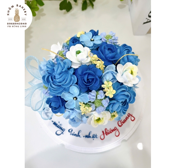 Bánh hộp hoa tone xanh