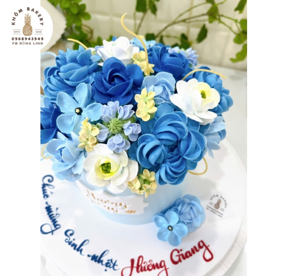 Bánh hộp hoa tone xanh