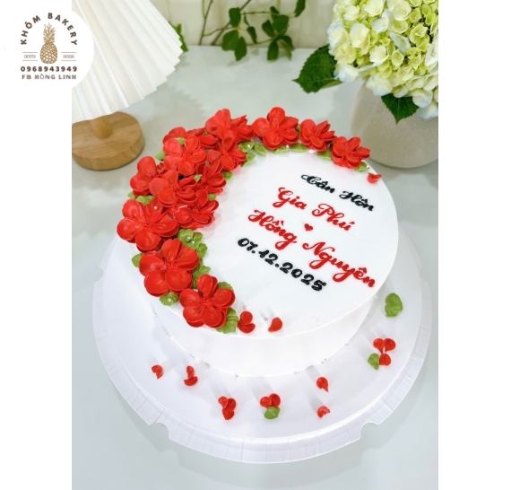Bánh kem cưới tone đỏ truyền thống