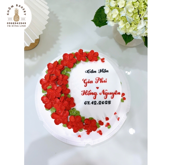 Bánh kem cưới tone đỏ truyền thống