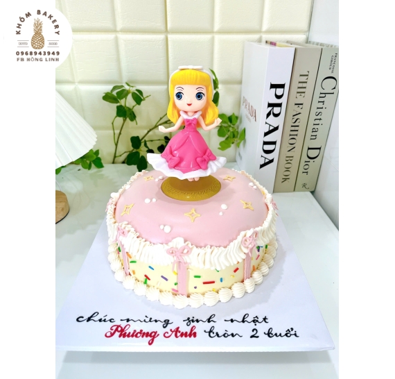 Bánh kem dành cho bé gái ,kèm phụ kiện công chúa xinh