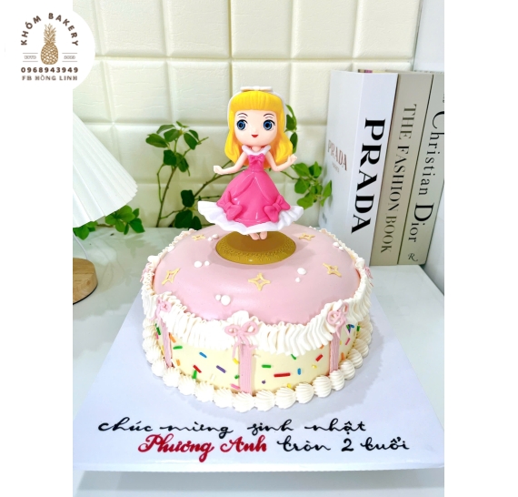 Bánh kem dành cho bé gái ,kèm phụ kiện công chúa xinh