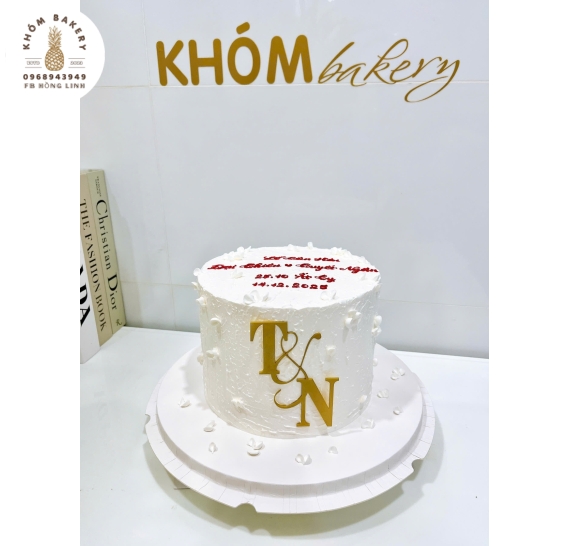 Bánh kem cưới tone trắng mẫu bánh đẹp 2025