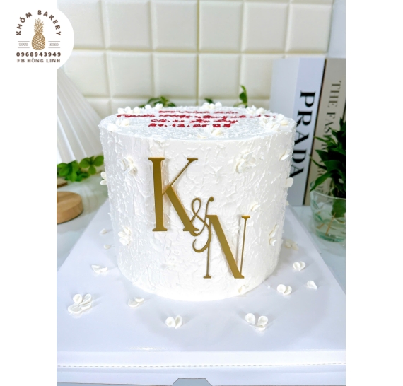 Bánh kem cưới tone trắng mẫu đẹp hot hiện nay 