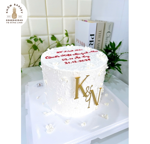 Bánh kem cưới tone trắng mẫu đẹp hot hiện nay 